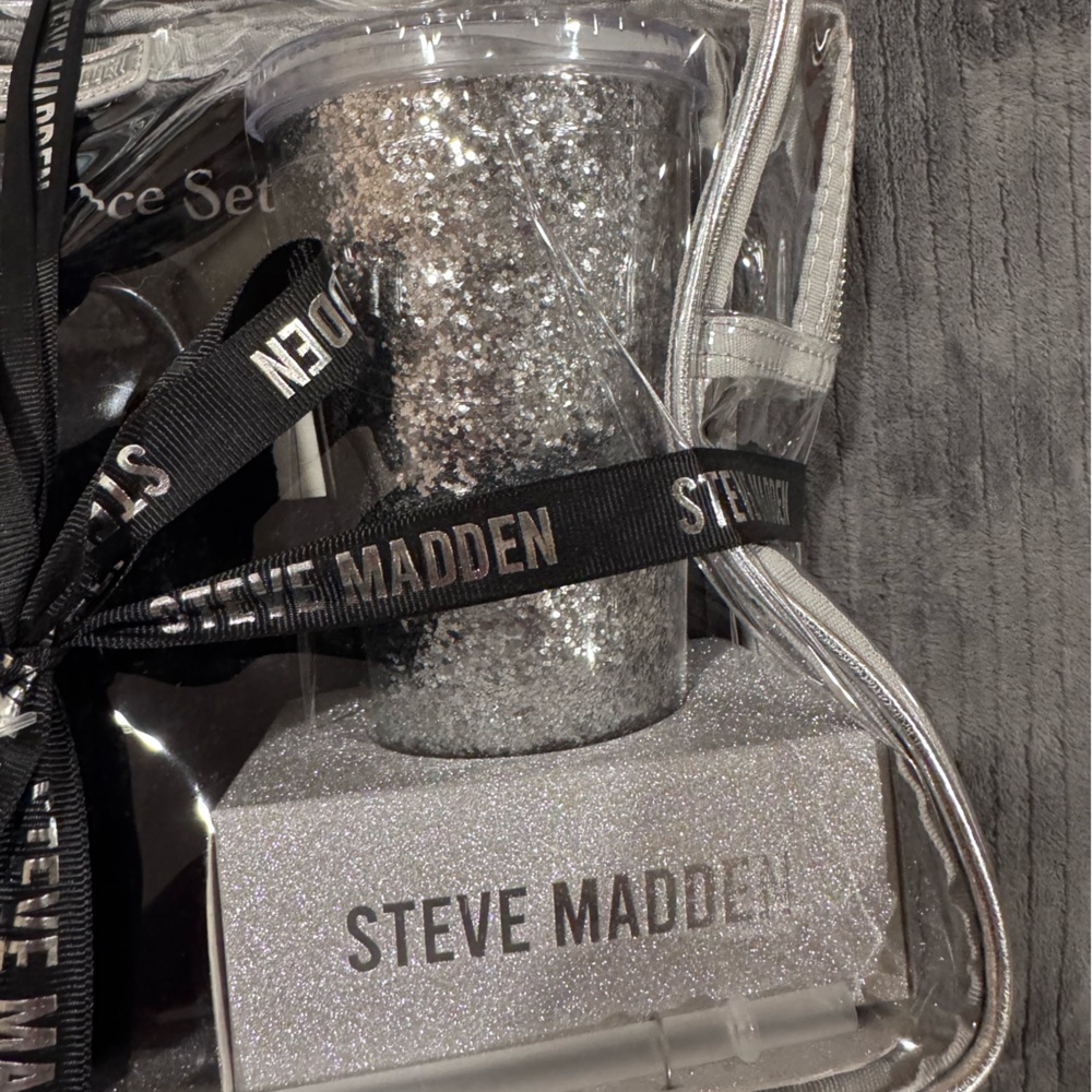Steve Madden Gift Set - Picture 2 of 5